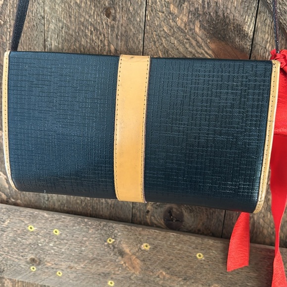 Gucci maybe structured crossbody - Picture 10 of 10